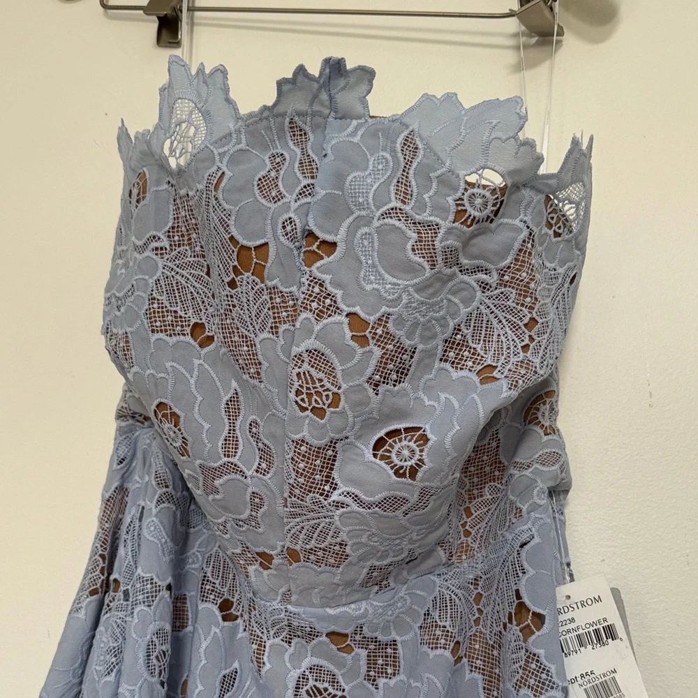 The Essentials Tia Lace Midi-dress In Cornflower
$ Nwt NEW Woman's medium - Picture 5 of 8